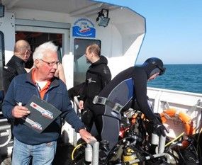 Jacques Flambart sur un bateau