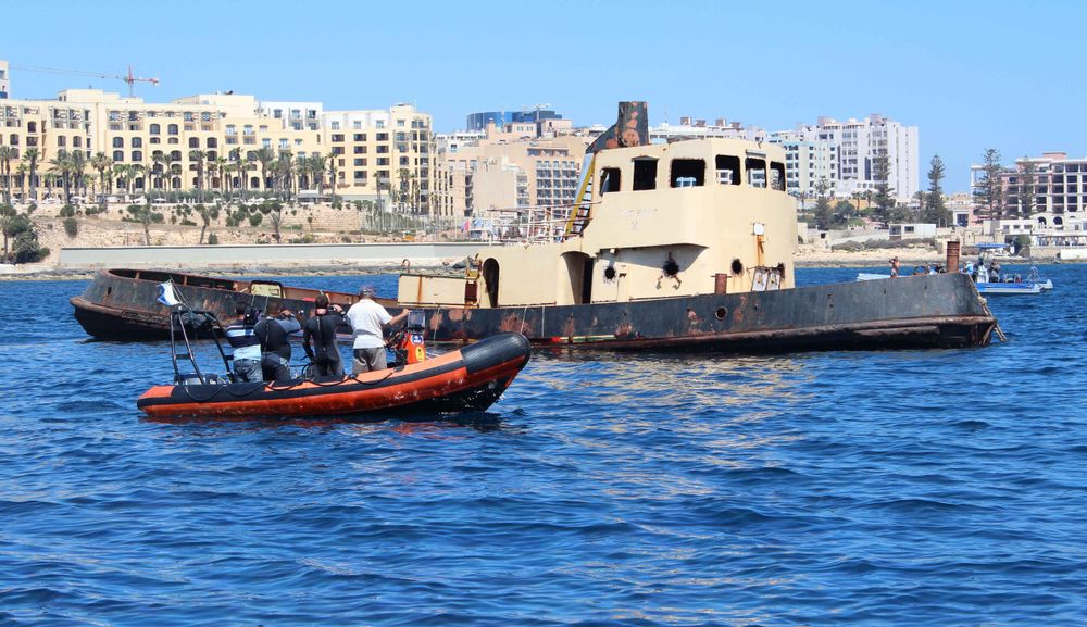 Sabordage d'un remorqueur à Malte