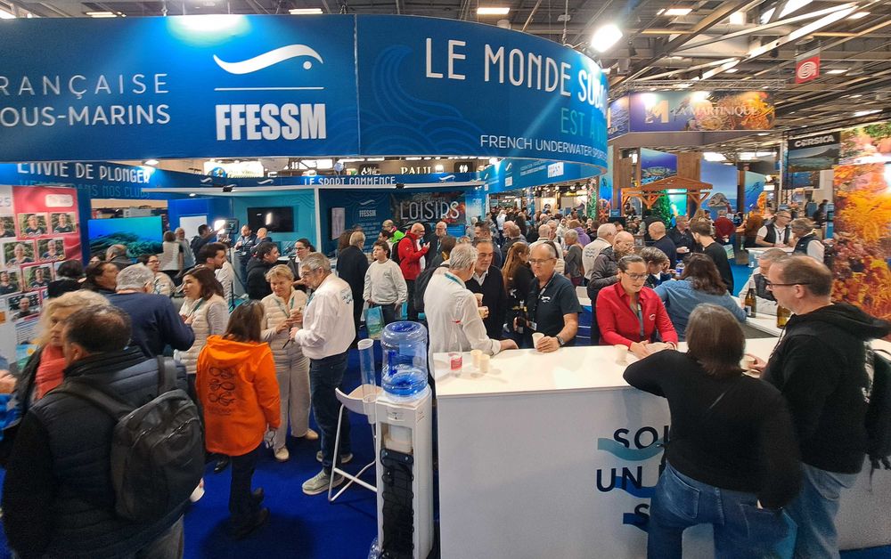 Foule sur le stand fédéral