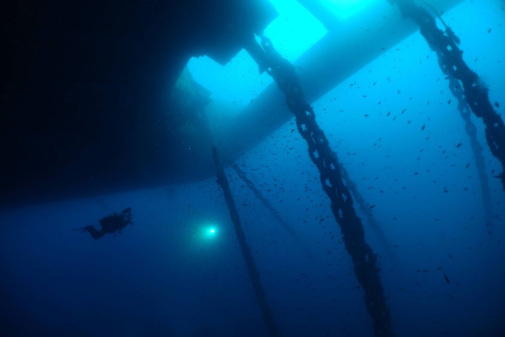 Vue des chaines se détachant dans le bleu