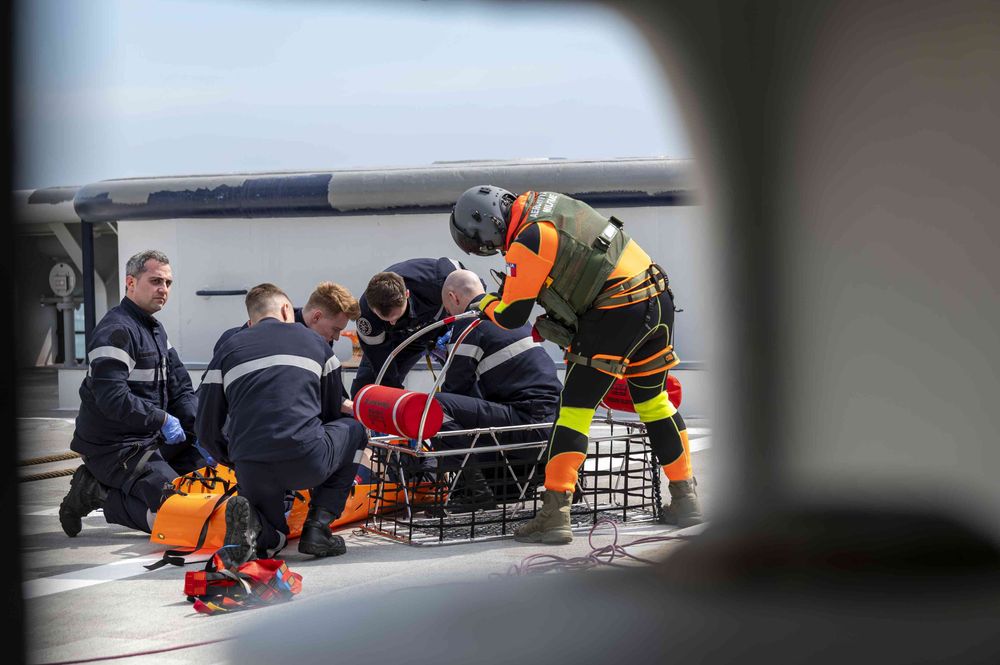 Exercice de prise en charge médicale d'un blessé