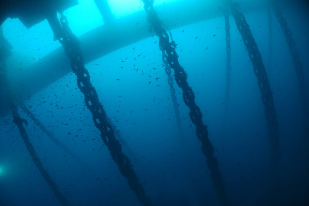 Vue des chaines se détachant dans le bleu