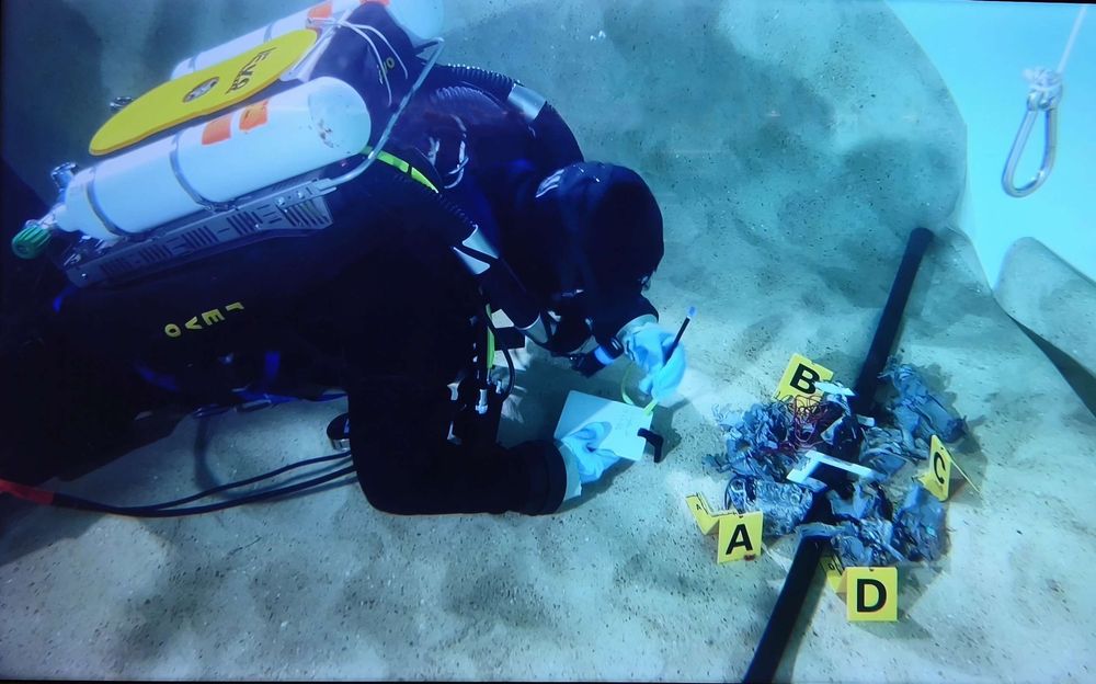 Un plongeur dans la cuve en recycleur