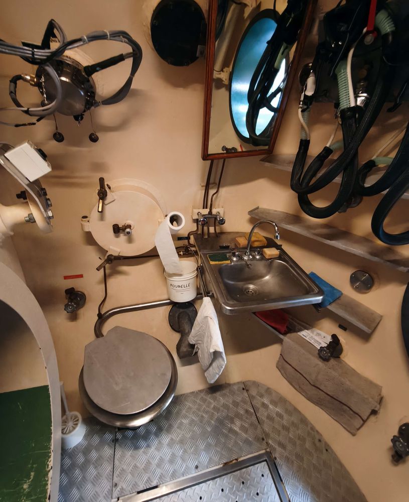 coin toilette du caisson hyperbare