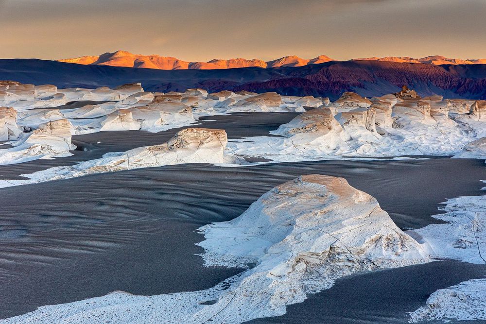 Une mer de glace et de pierres